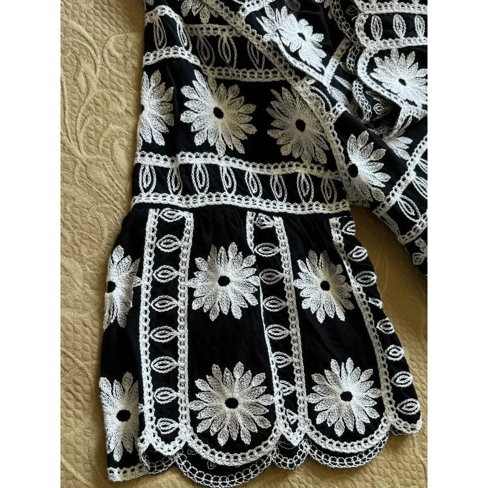 Kindred Women's Sz M Black White Scalloped Crochet‎ Embroidered Floral Top